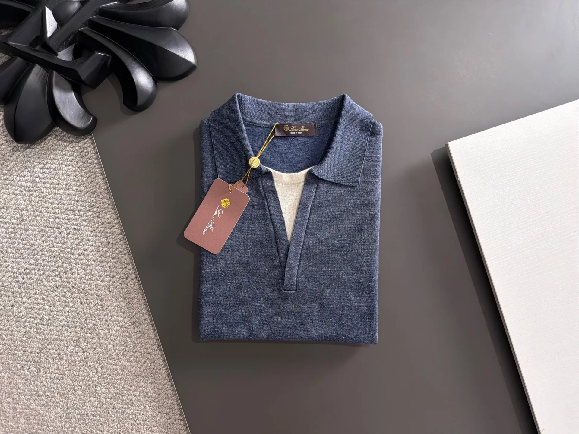 Next day shipment LP high quality Loro Piana 26ss New Arrival men's short-sleeved T-shirt Made of combed cotton yarn knitted cotton fabric, no pressure when entering and exiting the counter Exclusive control of raw materials It feels substantial when weighed, and the upper body is more textured than ordinary T-shirts. This texture can cope with the weather easily and is suitable for both hot and cold! Loose fit design, looks noble. The only correct version is available Size: M to XXXL